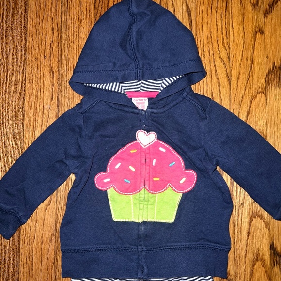 Carter’s Baby Girl Sweatsuit, 6 months - Picture 2 of 7